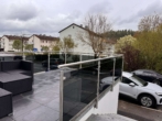 Exklusiv saniertes Reihenhaus, mit hochwertiger Ausstattung und sonnigem Garten - Terrasse Vorne 1
