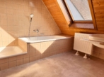 Attraktives Renditeobjekt Wohn- und Geschäftshaus im Herzen von Tuttlingen – 3 Wohneinheiten + Büro - DG Bad mit Wanne u. Dusche