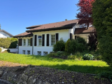 Elegante Landhausvilla mit Einliegerwohnung am Rhein !, 79790 Küssaberg, Einfamilienhaus